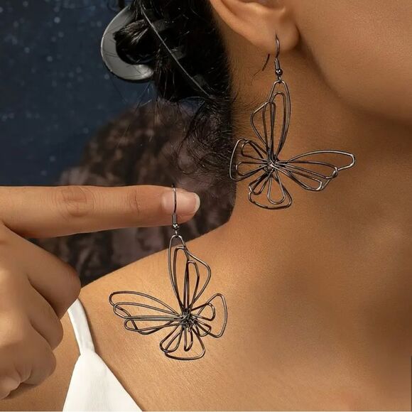 Butterfly Metal Wires Wrapped Dangle Earrings NWT - Picture 1 of 5